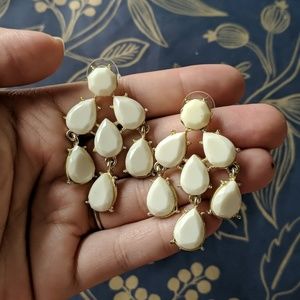 White nwot teardrop chandelier statement earrings